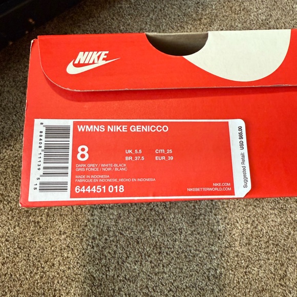 Nike Women's Genicco Sneakers New - Picture 9 of 9